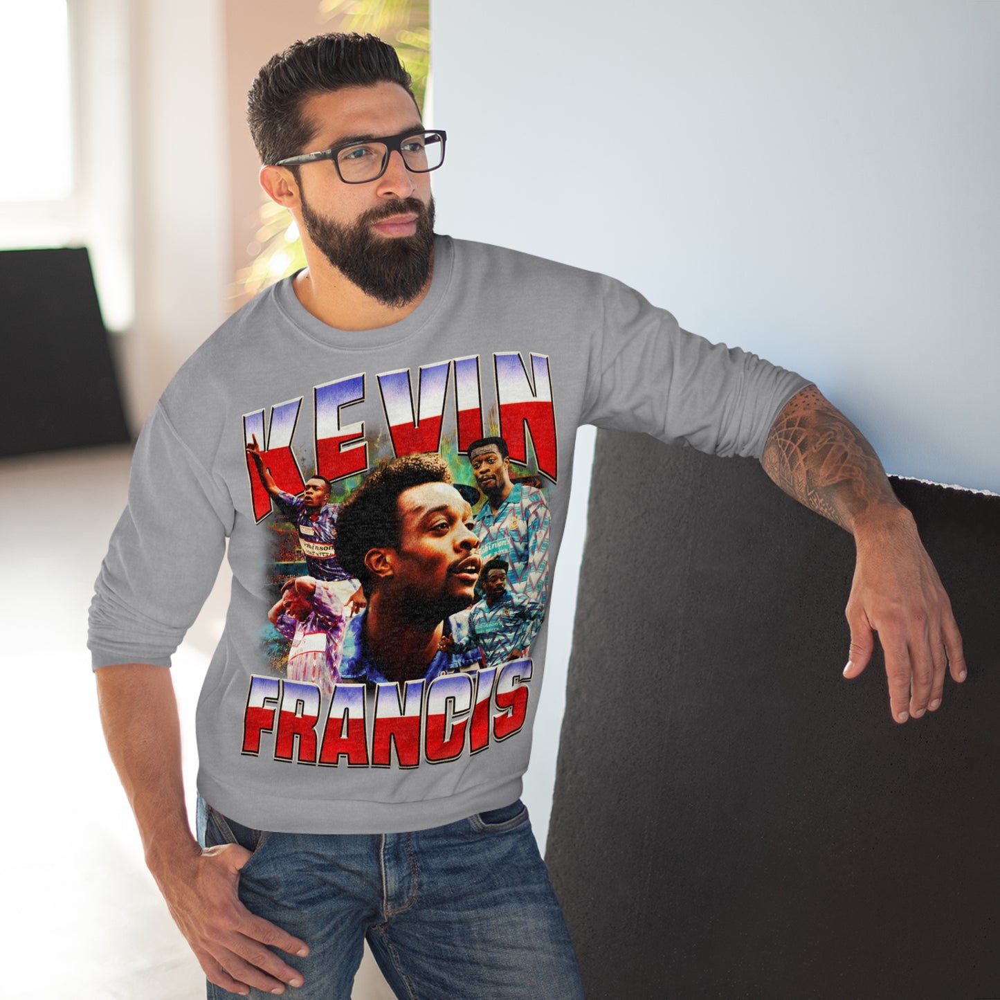 Kevin Francis Dukserica s okruglim izrezom